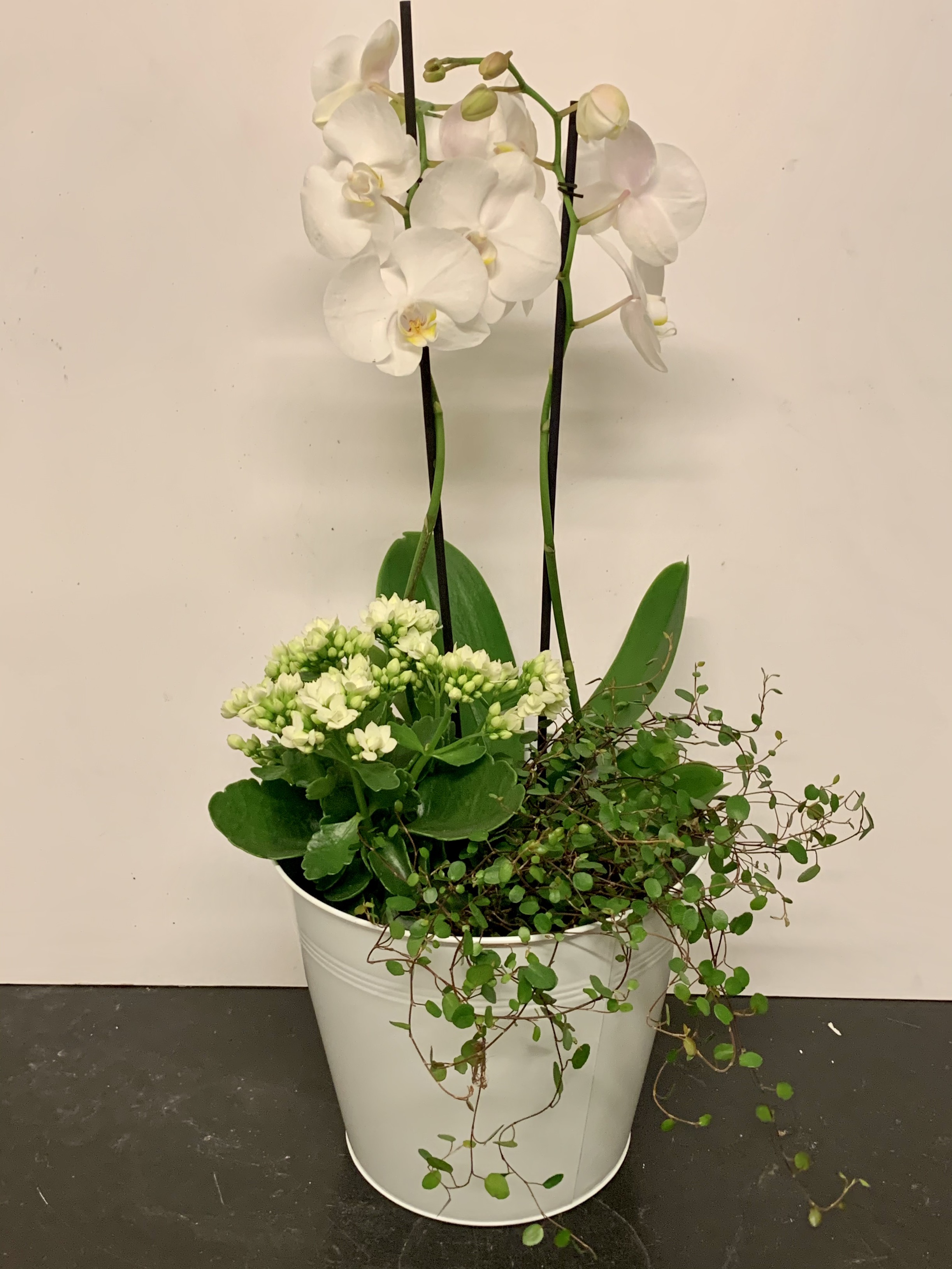 Blomsterarrangemang Stor 650kr.jpg